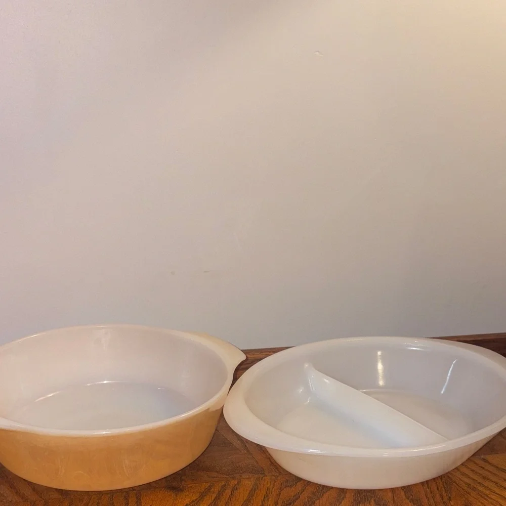 2 Pieces of Vintage Kitchenware Fireking Glasbake MCM Casserole & Mixing Bowl